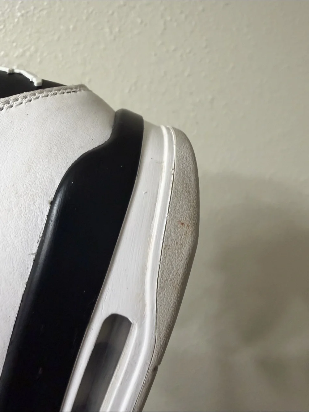 JORDAN 4 MILITARY BLACK